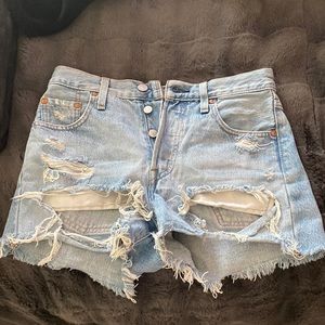 levi’s 501 distressed jean shorts